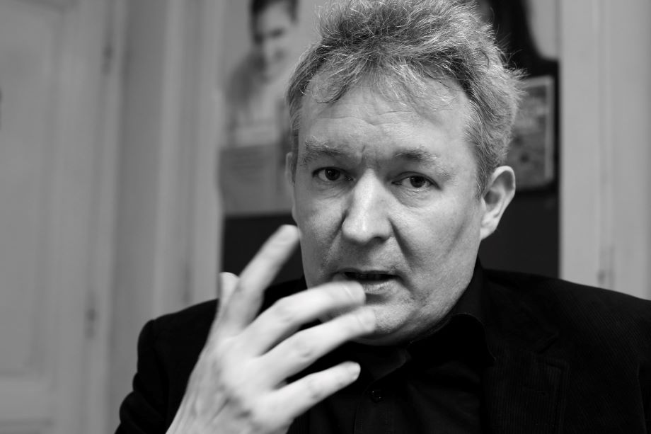 LUFTA VIRTUALE Gazetari gjerman Martens i kundërpërgjigjet Presidentës Osmani