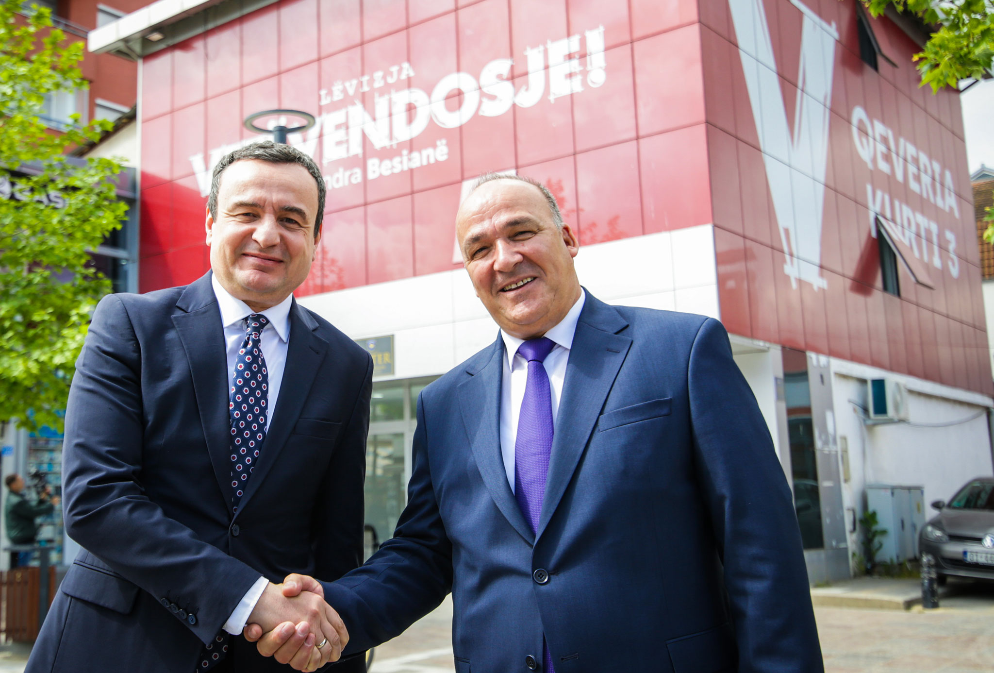 <span>KRYETARI KARATIST</span> Bulliqi ia bëri vajzën drejtoreshë gjykatësit që e kishte dënuar me gjobë minimale për veprën që meritonte burgim deri në 1 vit