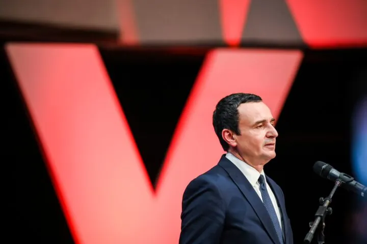 KOALICIONI “LËVIZJA VETËVENDOSJE” VV bëhet bashkë me tri parti për zgjedhjet e 28 dhjetorit